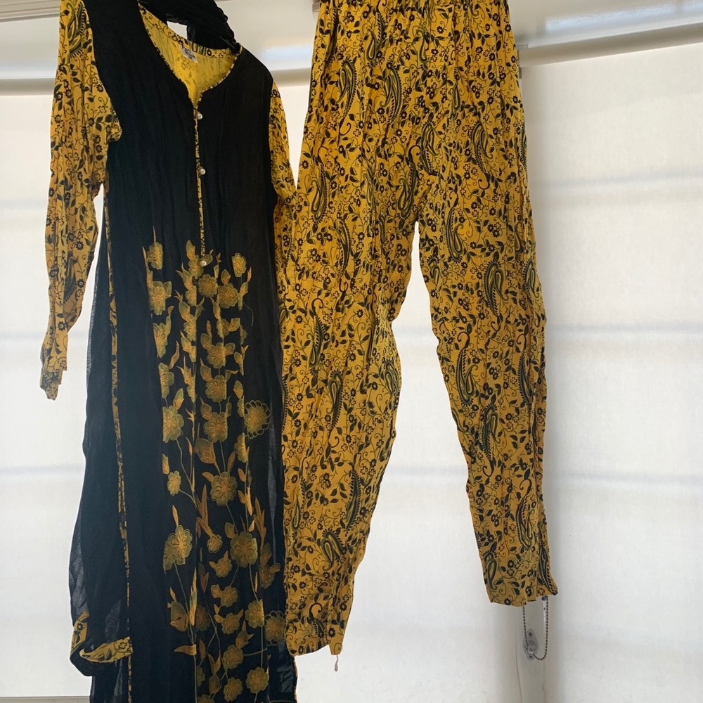 Set of 2 Indian salwar kameez